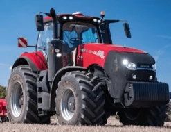 Britains 1/32 Case Magnum 405 Tractor