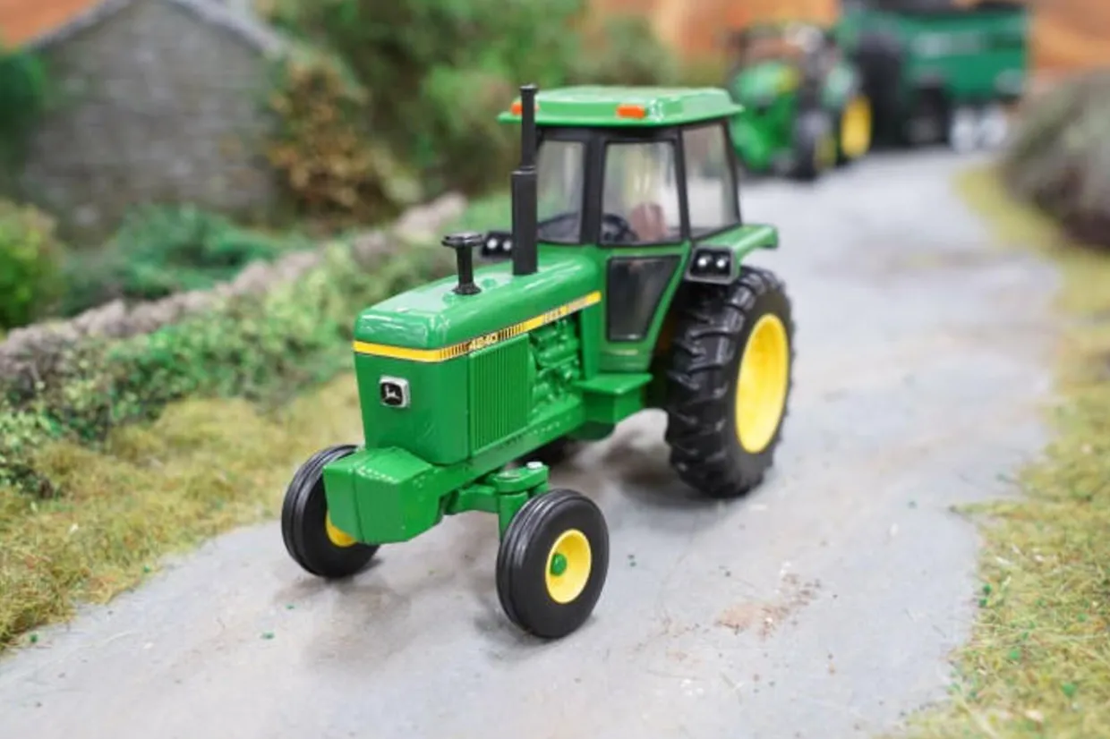 Britains 1/32 John Deere 4240