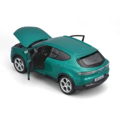Burago 1/24 Alfa Romeo Tonale Green Diecast Model