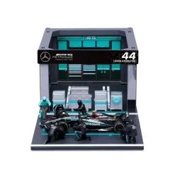 Burago 1/43 F1 Mercedes AMG W15 2024 Lewis Hamilton Pit Pass Diorama