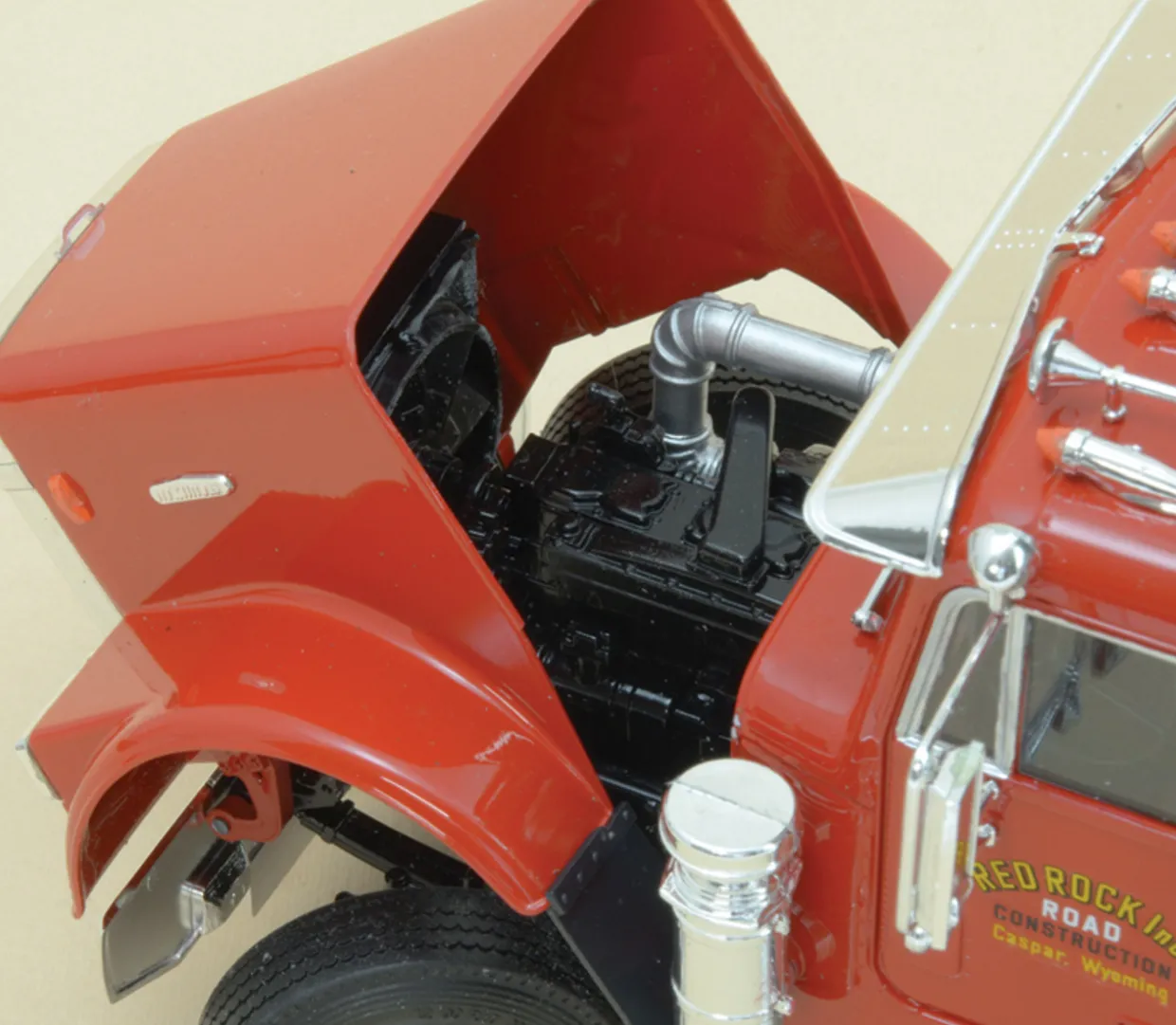 Italeri 1/24 Freightliner Heavy Dumper Truck