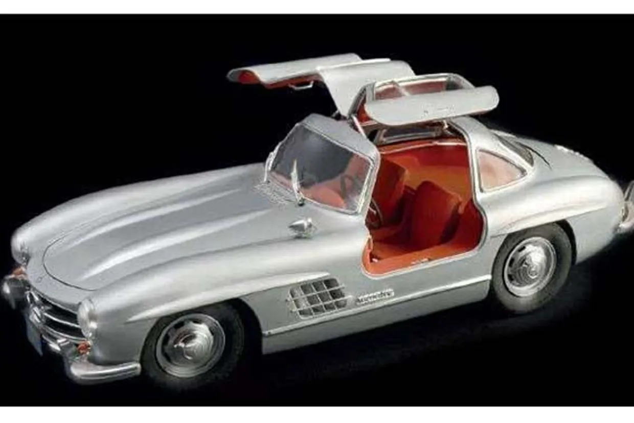 Italeri 1/16 Mercedes 300SL