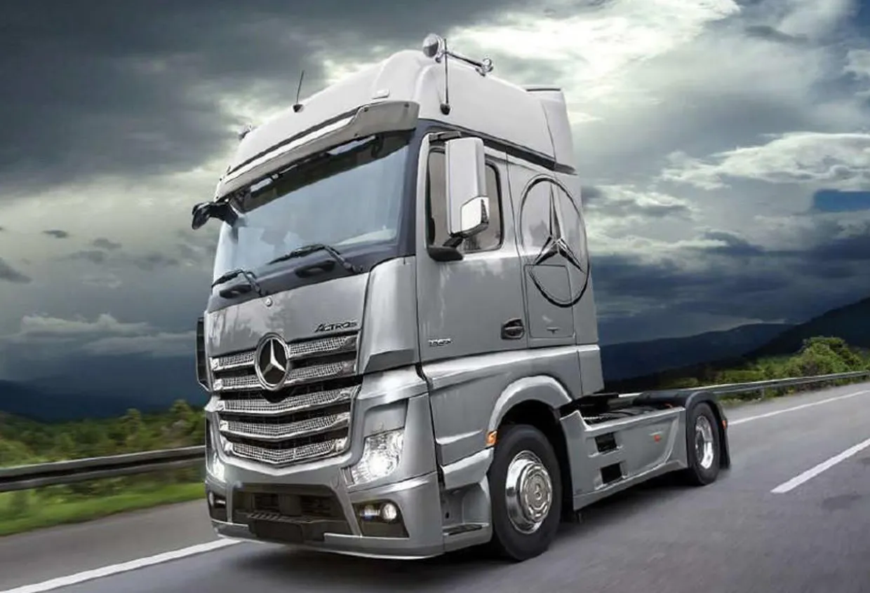Italeri 1/24 Mercedes-Benz Actros MP4 Gigaspace
