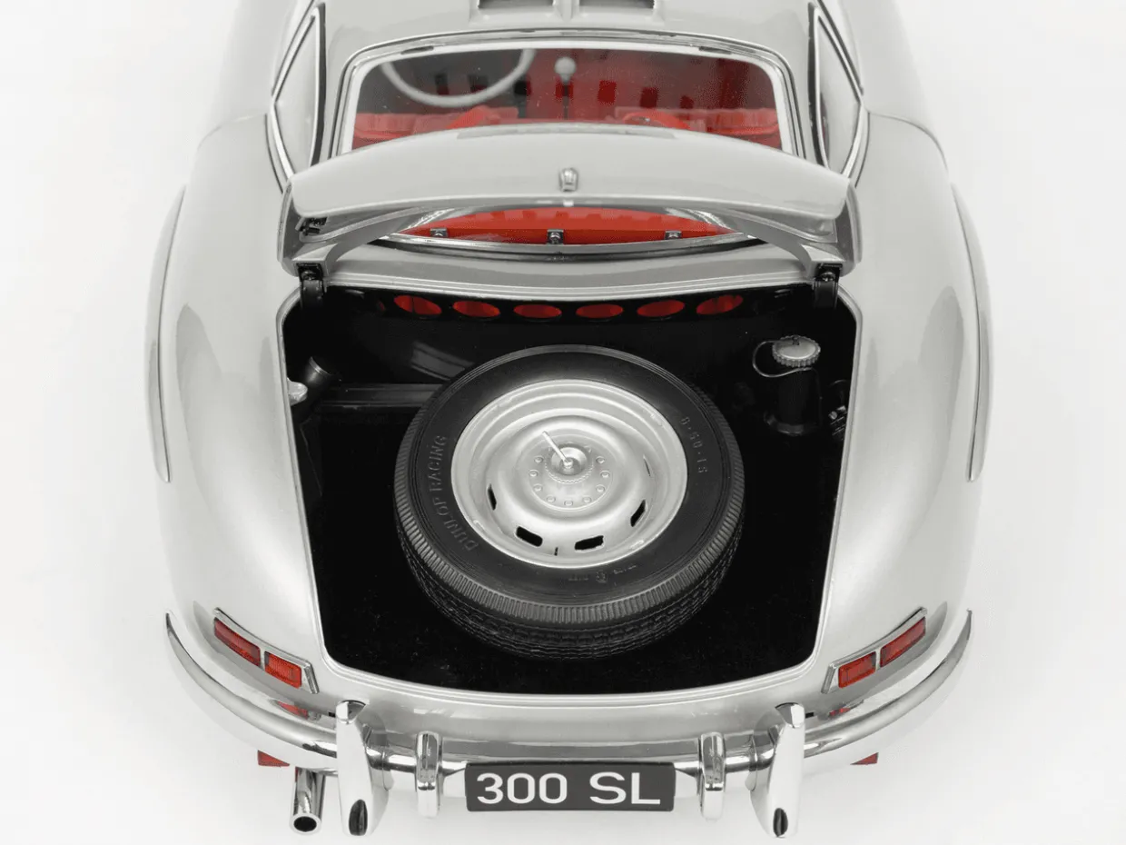 IXO 1/8 Mercedes-Benz 300 SL (Silver) Diecast Model Kit