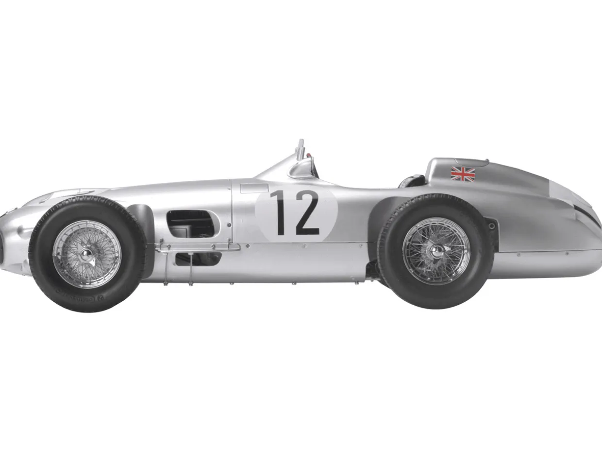 IXO 1/8 Mercedes-Benz W196R Stirling Moss Diecast Model Kit