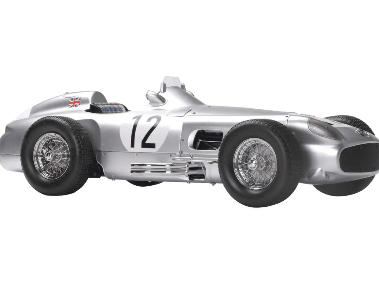 IXO 1/8 Mercedes-Benz W196R Stirling Moss Diecast Model Kit
