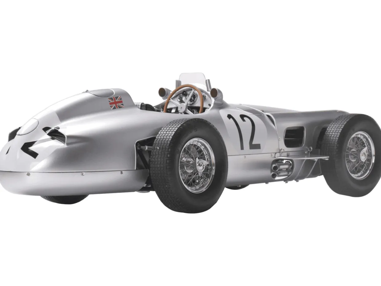 IXO 1/8 Mercedes-Benz W196R Stirling Moss Diecast Model Kit