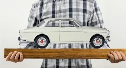 IXO 1/8 Volvo S122 Amazon