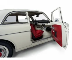 IXO 1/8 Volvo S122 Amazon