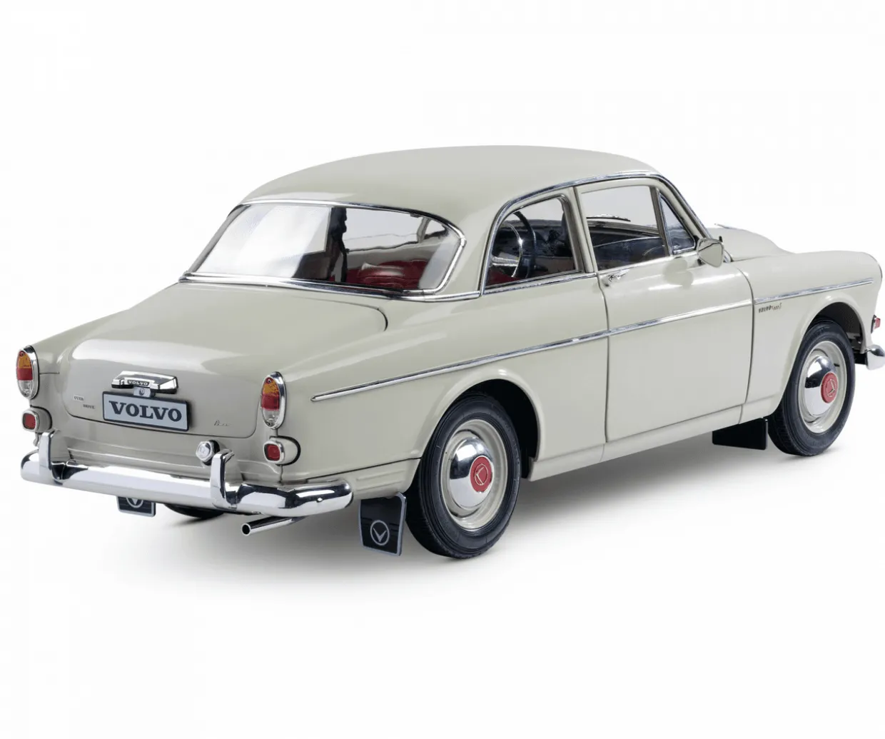 IXO 1/8 Volvo S122 Amazon