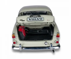 IXO 1/8 Volvo S122 Amazon