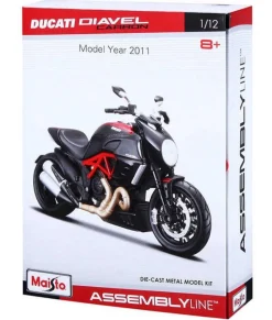 Maisto 1/12 Ducati Diavel Carbon Diecast Model Kit