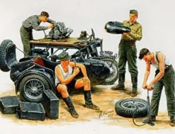 Master Box 1/35 German Motorcycle Repair Crew