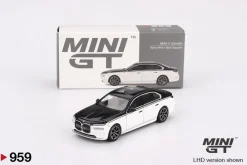 Mini GT 1/64 BMW i7 xDrive60 Alpine White / Black Sapphire
