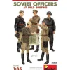 MiniArt 1/35 Soviet Officers at Field Briefing Special Edition