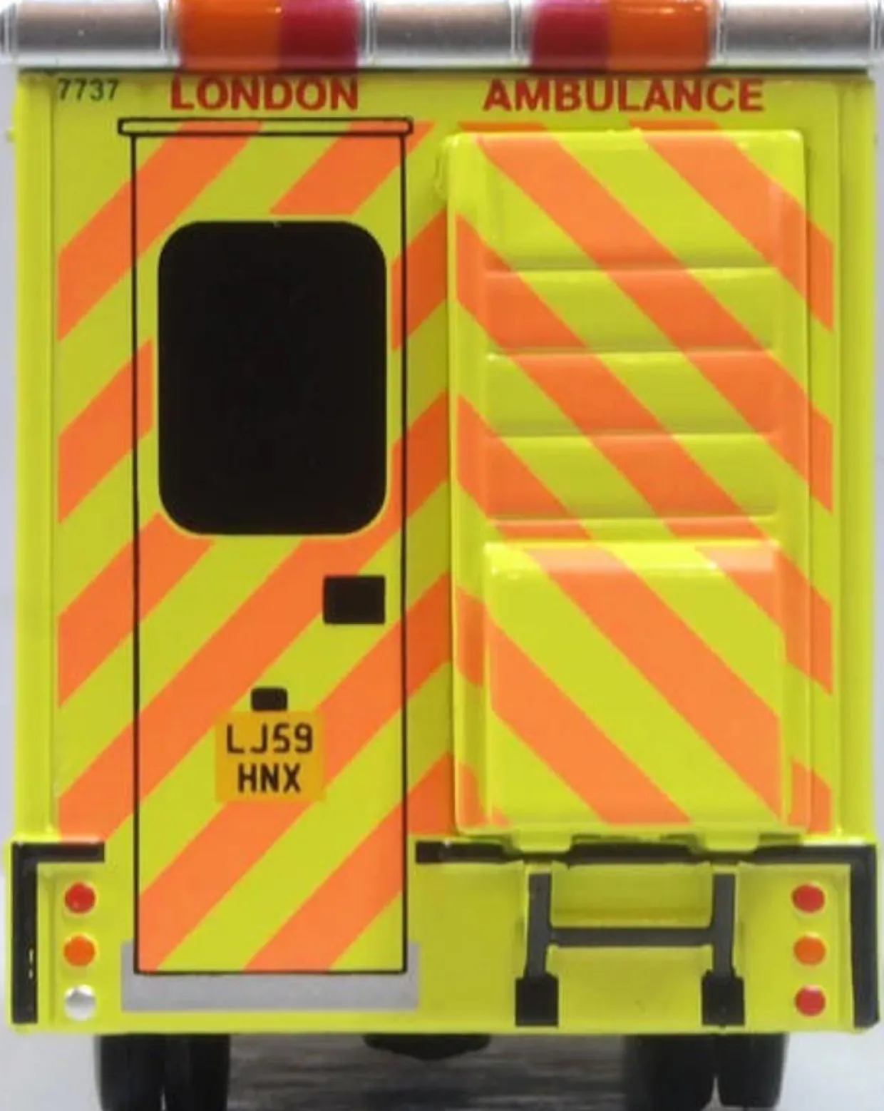 Oxford Diecast 1/76 Mercedes Ambulance London Ambulance Service (Remembrance Day)