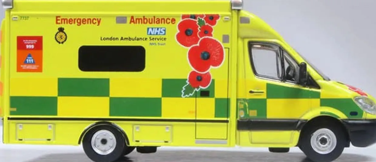 Oxford Diecast 1/76 Mercedes Ambulance London Ambulance Service (Remembrance Day)
