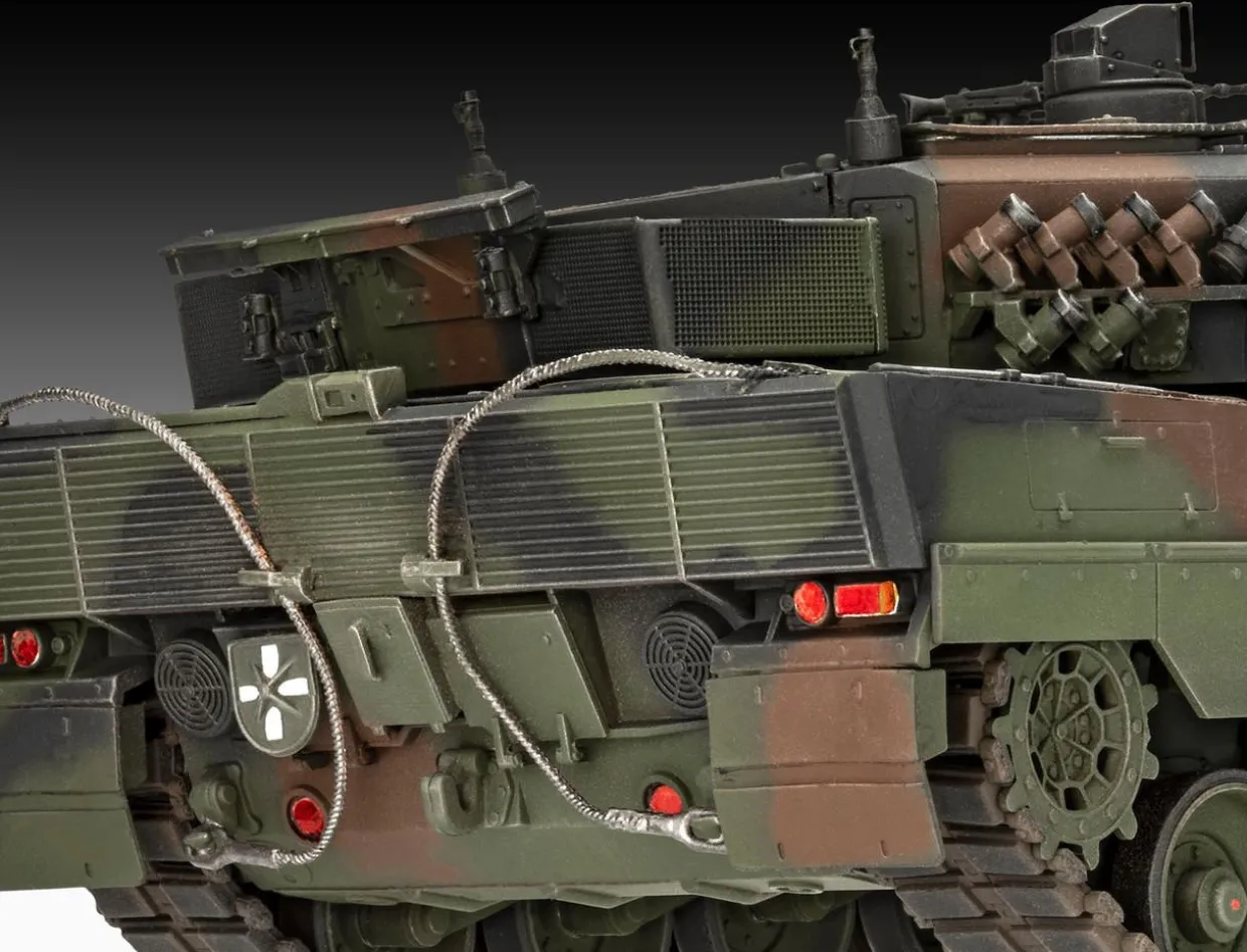 Revell 1/35 70 Years of Bundeswehr - Leopard 2 A6A2 Gift Set