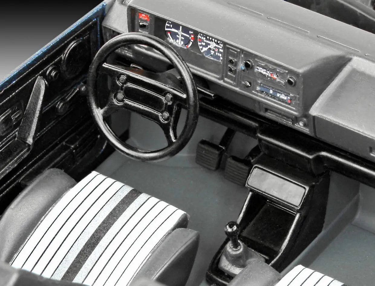 Revell 1/24 35 Years of Volkswagen Golf GTi Pirelli Gift Set