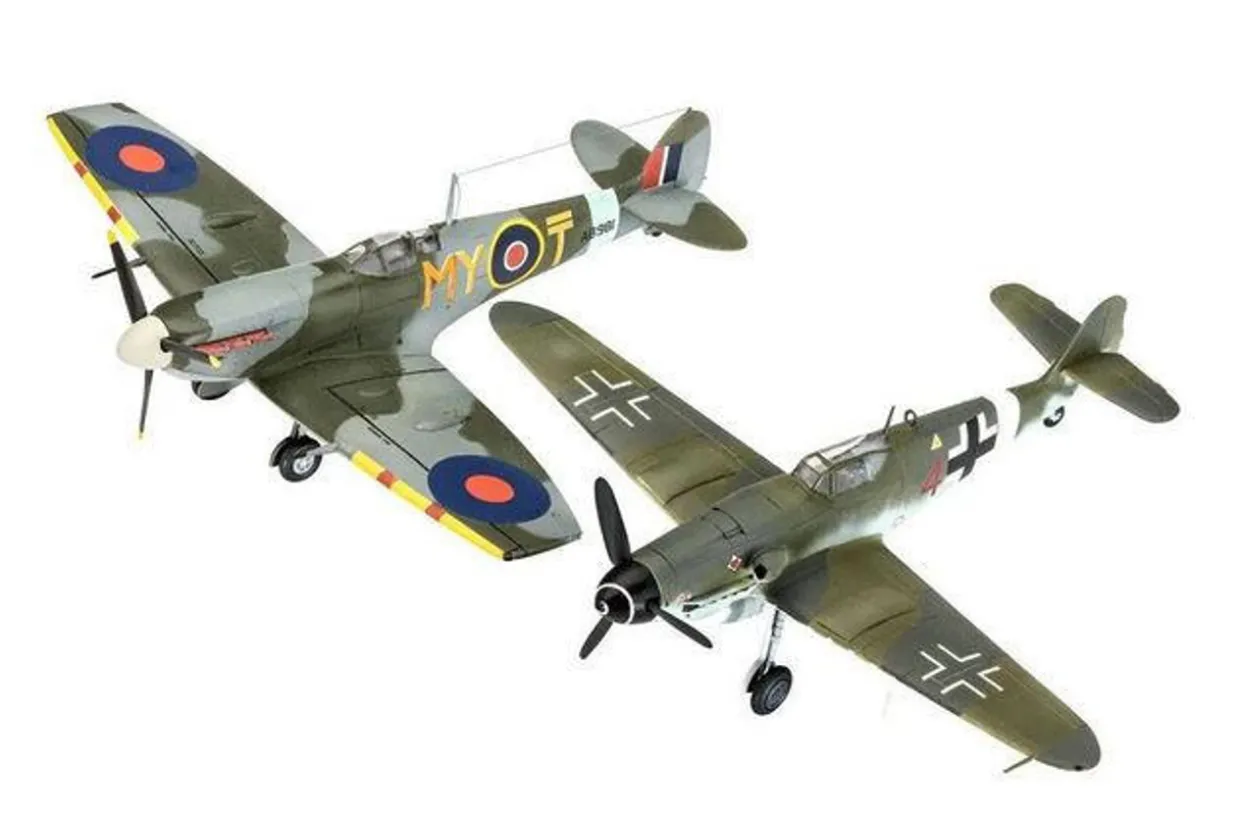 Revell 1/72 Combat Set - Messerschmitt Bf 109G-10 & Supermarine Spitfire Mk.V Starter Set