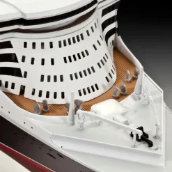 Revell 1/700 Queen Mary 2