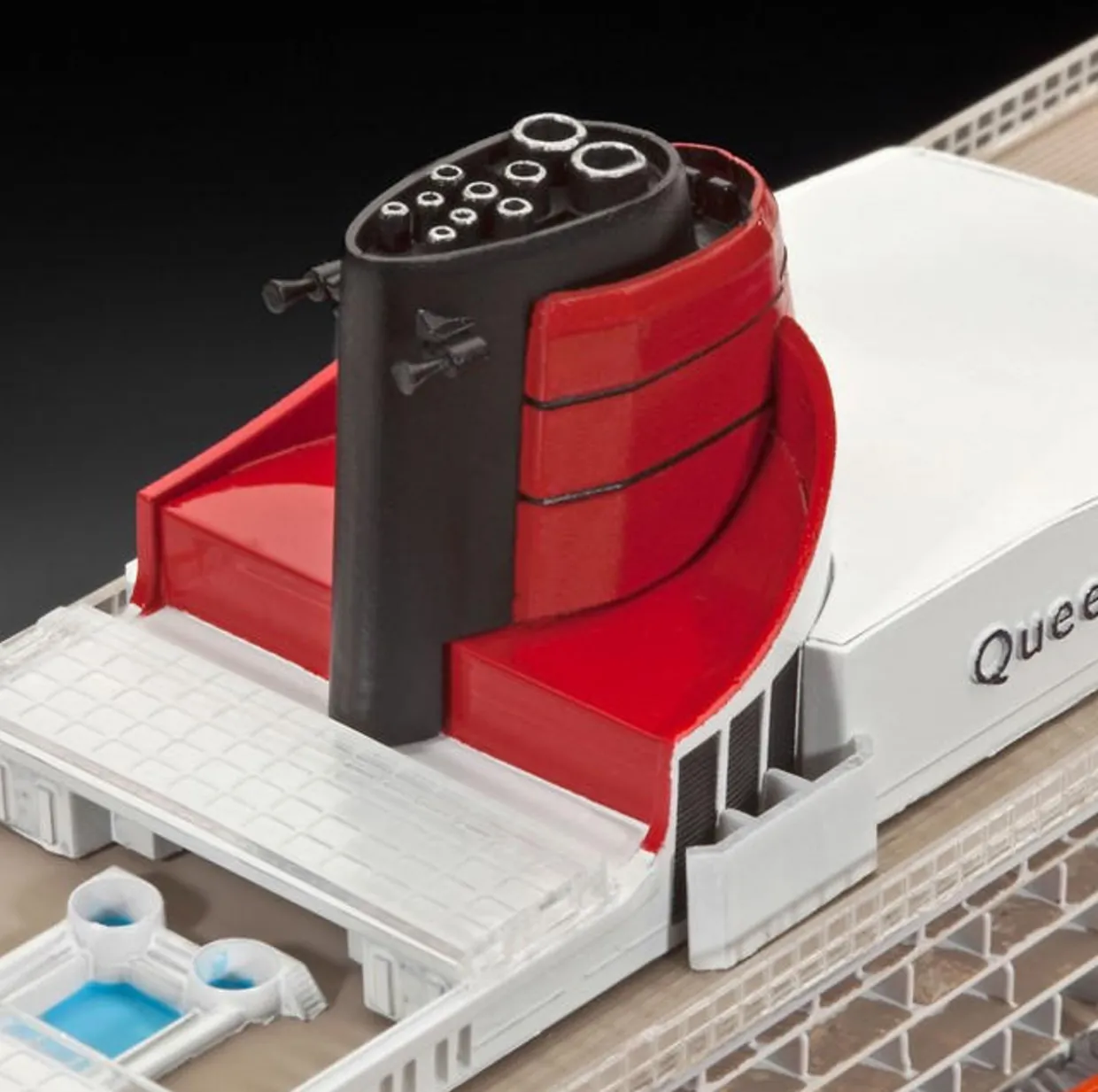 Revell 1/700 Queen Mary 2