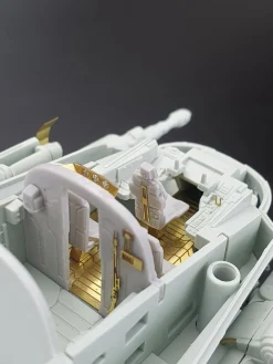 Revell 1/72 Star Wars The Mandalorian Razor Crest Platinum Edition