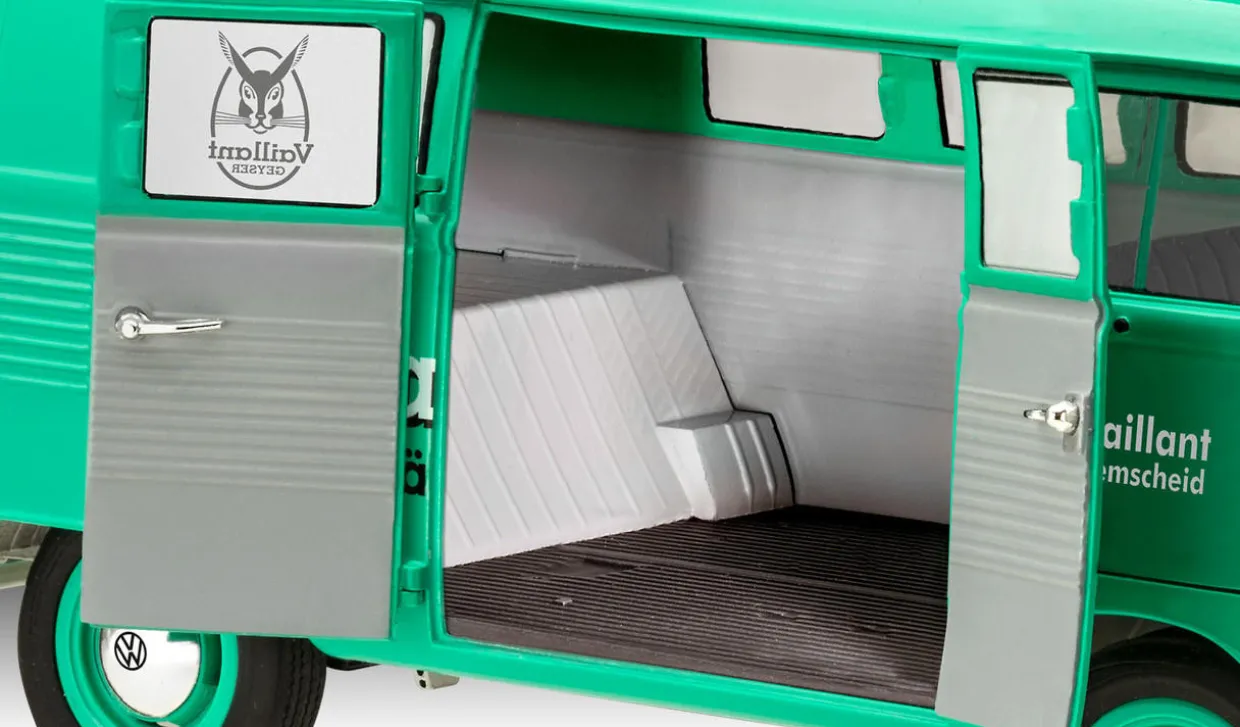 Revell 1/24 Volkswagen T1 Bus 150 Years of Vaillant Gift Set