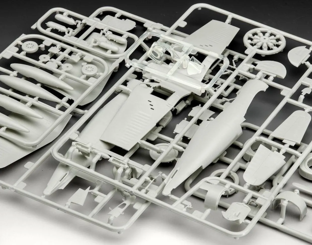 Revell 1/72 Vought F4U-4 Corsair