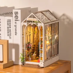 Rolife Holiday Garden House 3D Creative Bookend