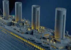 Trumpeter 1/200 RMS Titanic with Lighting Set